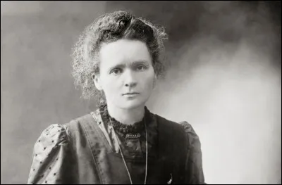 Quelle était la nationalité de la femme de Pierre Curie avant qu'elle se marie ?