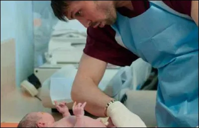 Quel nom donne-t-on aux hommes sages-femmes ?