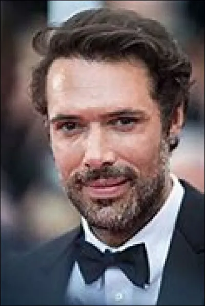 Qui est ce Nicolas, comédien, dramaturge, metteur en scène, réalisateur et humoriste français ?