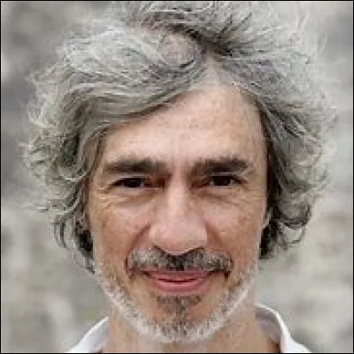 Qui est ce Louis, musicien français, parolier, guitariste, chanteur et cofondateur du groupe Téléphone ?