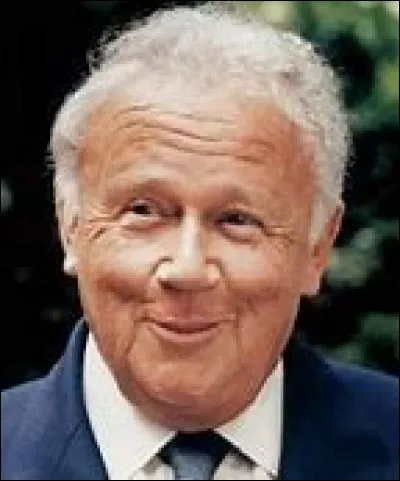 Qui est ce Philippe, journaliste français, humoriste, présentateur, auteur, écrivain et dialoguiste ?