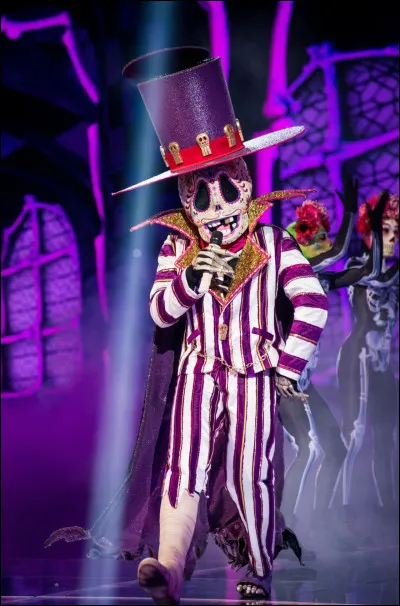 Qui se cachait sous le squelette, sixième démasqué ?