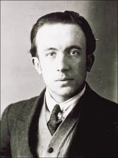 Retrouvez le nom de son recueil de poèmes.