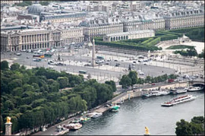 La Place de la Concorde est une place mesurant 360m de longueur et 210m de largeur, se trouvant à Paris dans le 8e arrondissement, dont la création date de 1763. Où se trouve-t-elle ?
