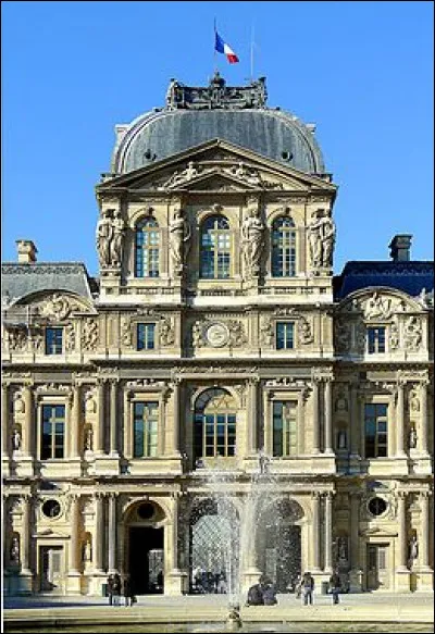Le Palais du Louvre est un ancien palais royal situé dans le 1er arrondissement de Paris sur la rive droite de la Seine, pas loin du jardin des Tuileries et de l'église Saint-Germain-l'Auxerrois, il s'étend sur plus de 135 000 m2 et est le plus grand palais européen. Quelles sont ses coordonnées ?