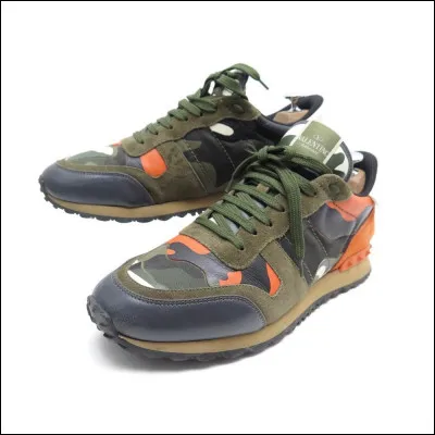 Dans la question : " chaussures sont à lui ?"
Que dois-tu mettre ?