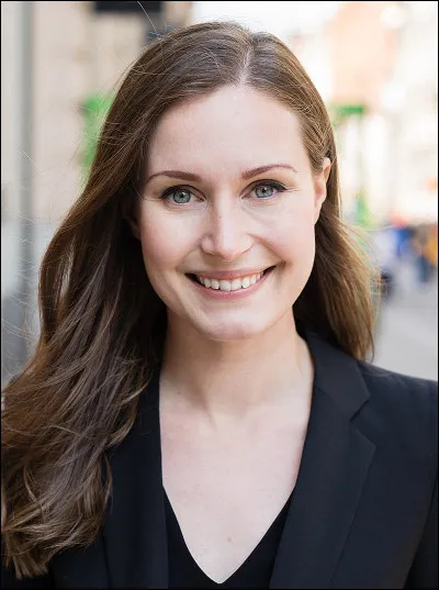 C'est une République parlementaire dont le président est Sauli Niinistö et la première ministre Sanna Marin :