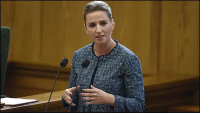 C'est une monarchie constitutionnelle dont la reine est Margrethe II et la première ministre Mette Frederiksen :