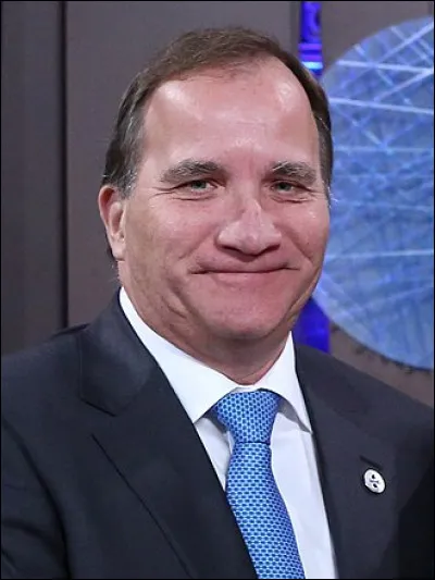 C'est une monarchie constitutionnelle dont le roi est Charles XVI Gustave et le premier ministre Stefan Löfven :