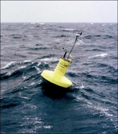 Quelle balise permet de repérer par satellite les naufragés d'une course ?