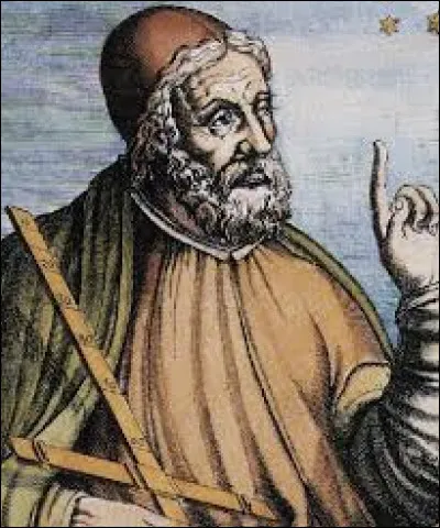 Astronome et astrologue, il est l'auteur de l'Almageste, ouvrage astronomique de référence pendant plus d'un millénaire. Y sont compilées la somme des informations astronomiques connues à cette époque et décrites plus de 1000 étoiles et 48 constellations, qui est ce savant ?