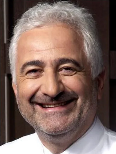 Qui est ce Guy, chef cuisinier fran&ccedil;ais qui poss&egrave;de trois &eacute;toiles au guide Michelin ?