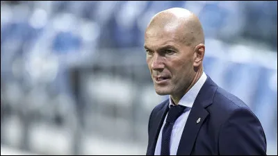 Combien de Ligues des champions d'affilée, Zinédine Zidane a-t-il remportées dès son arrivée au Real Madrid ?