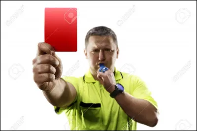 Au bout de combien de cartons rouges, un match est-il arrêté durant une rencontre de foot à 11 ?