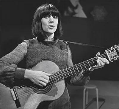 Quelle est cette compositrice, interprète et chanteuse de variétés françaises récemment disparue ?