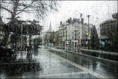 "Il pleut sur Nantes" revient sur l'ultime rencontre d'une fille à son père incestueux. Qui chante cette poignante mélodie ?