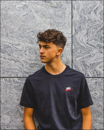 Comment s'appelle la team de Michou, Valouzz, Doc, Jazy et Lebouseuh ?