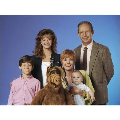 Comment s'appelle la famille qui est devenue la famille humaine d'Alf ?