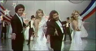 Elle fera partie de l'équipe à jojo durant un temps. Quel chanteur se cache sous le pseudo "jojo" ?