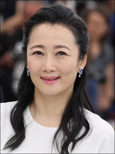 Qui est cette actrice qui a joué dans "Au-delà des montagnes" ?