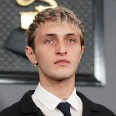 De quelle grande famille le petit ami de Dua Lipa est-il un membre ?