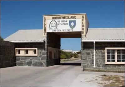 Qui portait le matricule 46664 au pénitencier de Robben Island durant 18 ans ?