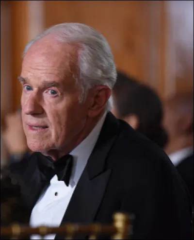 Quel est le personnage joué par Mike Farrell ?