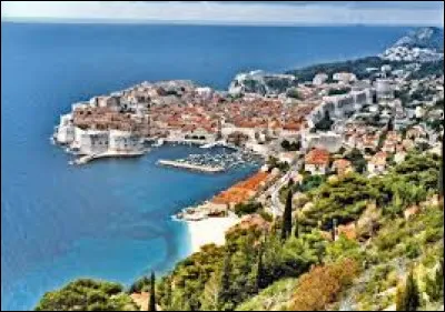 Quel pays n'est pas bordé par la mer Adriatique ?