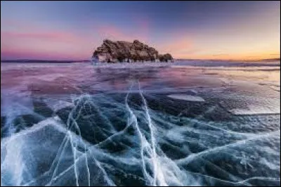 Où se situe le lac Baïkal ?