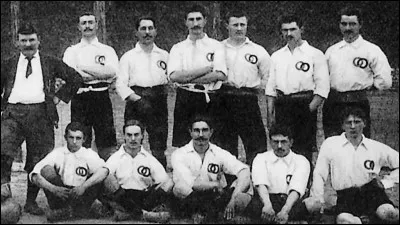 EDF masuline : en 1904 l'EDF disputait son 1er match, contre quel adversaire ?