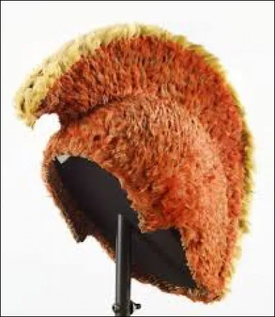 Ce bonnet appelé mahiole provient d'Hawaï.