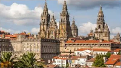 Saint-Jacques-de-Compostelle est une commune située :