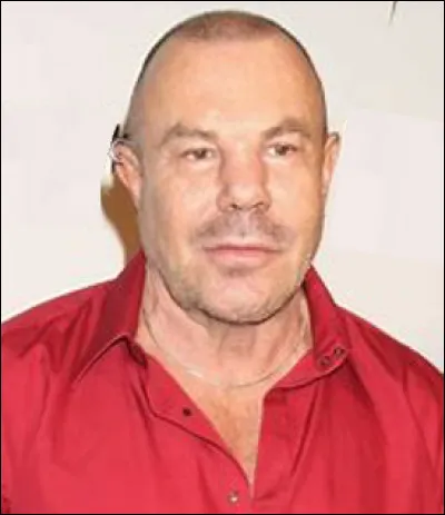 Qui est ce Thierry, styliste et grand couturier français, créateur de vêtements et de parfums ?