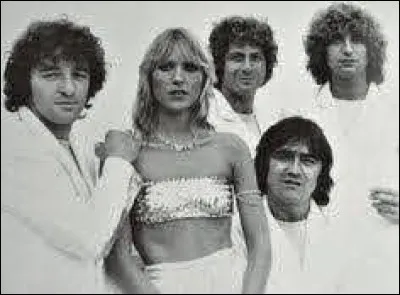 Complétez le titre de cette chanson : "Tourne la...