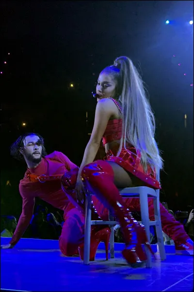 Pourquoi s'est-elle teint les cheveux en roux ?