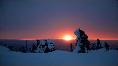 Géographie : 

En Laponie, il existe un gigantesque centre commercial appelé "Village du Père Noël". Justement, dans quel pays se situe la Laponie ?