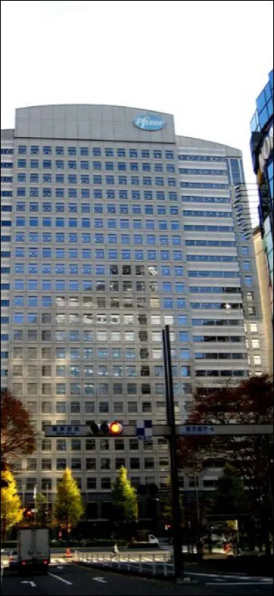 Eh bé voilà, année 2020 mauvaise année pour la France : 
économie, santé, restaurants et commerces non essentiels !
3 mots pour résumer l'année : Confinement, apéro, et téléfilms de Noël !
Allez dernière question : comment se nomme le vaccin qui va être commercialisé en France ? (info du 24 décembre)

Bonne année !