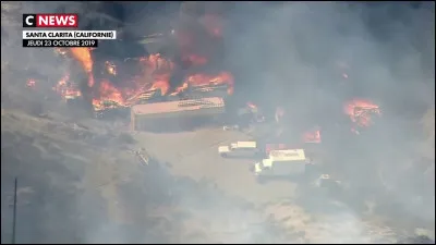 En septembre c'est la Californie qui prend feu, un nuage orange apocalyptique !
Il y en avait déjà eu ou est-ce le début d'une grande lignée ?