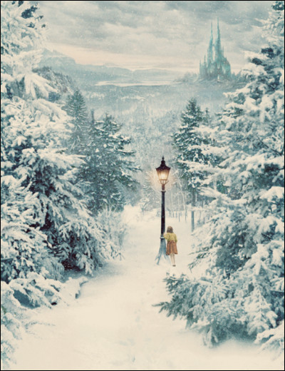 Selon le roman de 1950, quelle contrée traverse toujours l'hiver mais jamais Noël ?