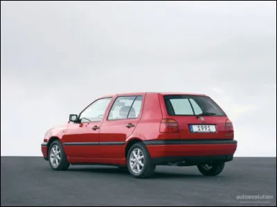 Voici maintenant la plus connue, Golf III. Je ne me souviens pas bien ? A-t-elle été élue Voiture de l'Année ?