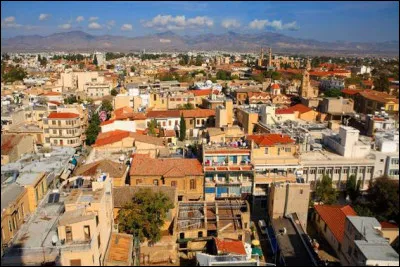 Ville de 300 000 habitants, capitale de Chypre :