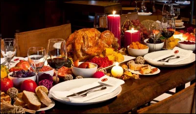 Dans quel pays se déroule la feria Santurantikuy, foire artisanale, pendant les fêtes de Noël ?