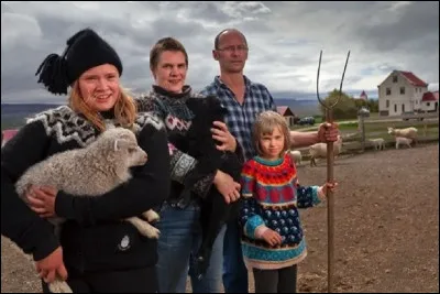 Quel est à peu près le nombre d'habitants de l'Islande ?