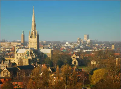 Ville anglaise de 160 000 habitants, dans le Norfolk :