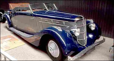 Quelle cette marque française fondée en 1905, disparue en 1984 qui a produit des voitures jusqu'en 1938 avant de se spécialiser dans les camions ?