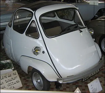 Quelle est cette marque française fondée en 1955, disparue en 1959, spécialisée uniquement dans la fabrication sous licence de l'Isetta, un véhicule urbain ?