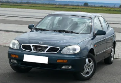 Quelle est cette marque sud-coréenne fondée en 1978, disparue en 1999, spécialisée dans les voitures économiques ?