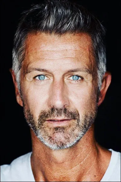 Qui est l'homme sur la photo ?