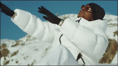 Quel rappeur a clippé le morceau "Zipette" sur une montagne enneigée ?