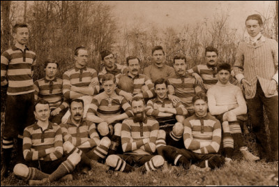 En 1872, dans quelle ville, le premier club de rugby à XV est fondé ?